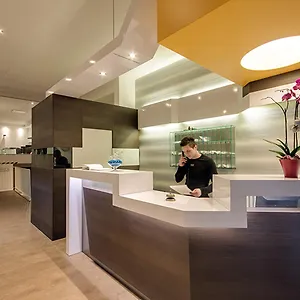 3* מלון Genius Downtown